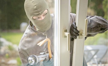 Au fost prinşi indivizii care au spart o casă în Mircea Vodă